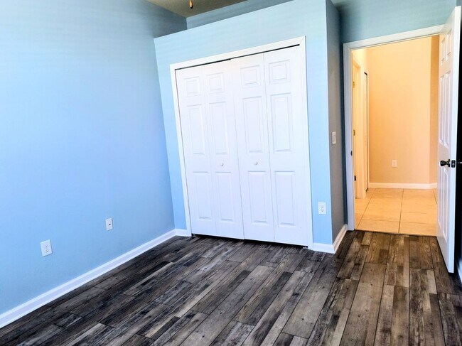 Building Photo - 490 Bismarck Way