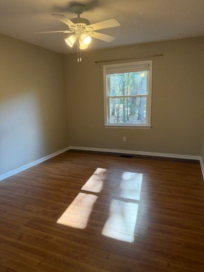 Building Photo - 3 Bedroom/2 Bathroom - Close to SJAFB, Shopping, Restaurants!