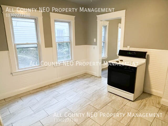 Building Photo - 6703 Bonna Ave