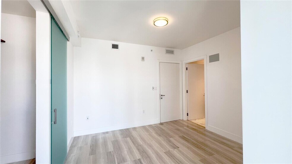 Building Photo - 1451 Brickell Ave