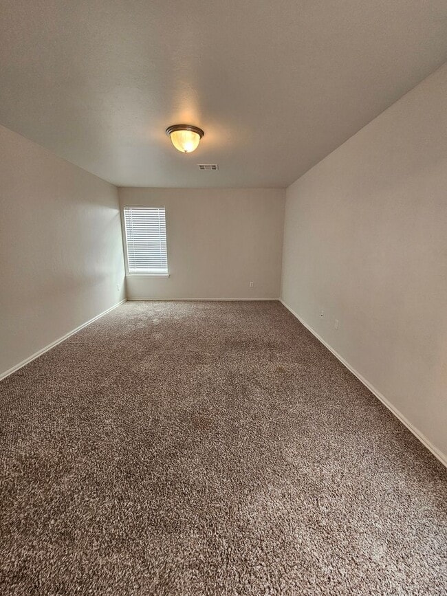 Building Photo - (3) Bed/(2) Bath with Storm Shelter Avail NOW!