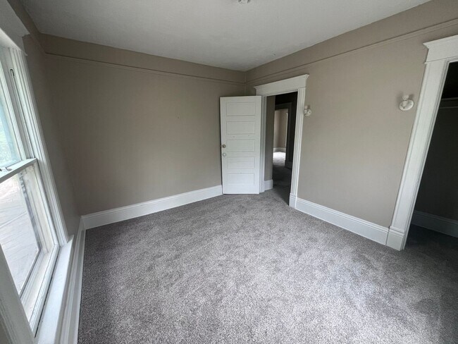 Building Photo - 204 S Osage St