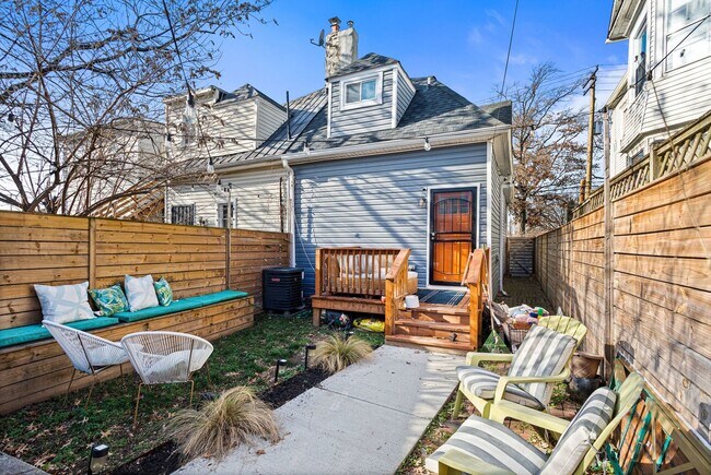 Building Photo - Amazing Anacostia Abode!