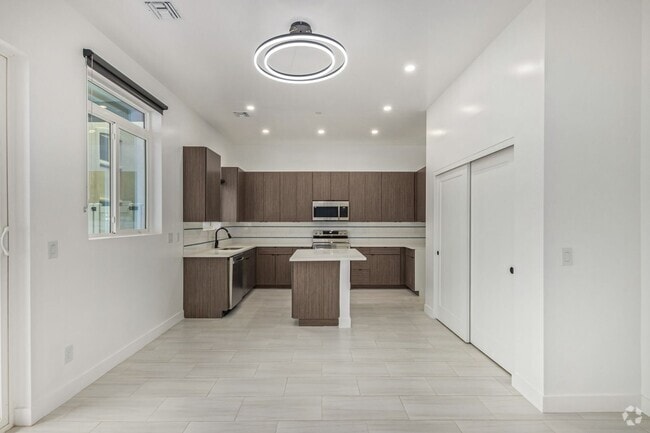 Building Photo - 3107 N 39th St