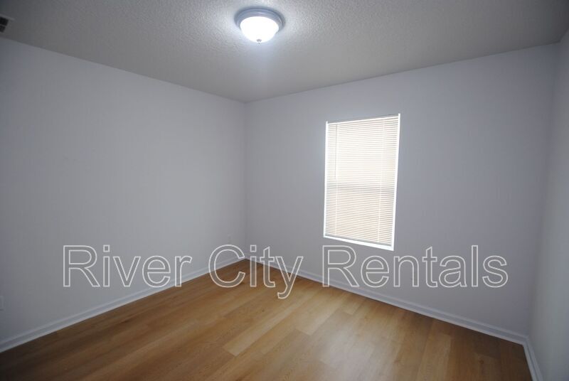 Building Photo - 5621 Overlook Dr E