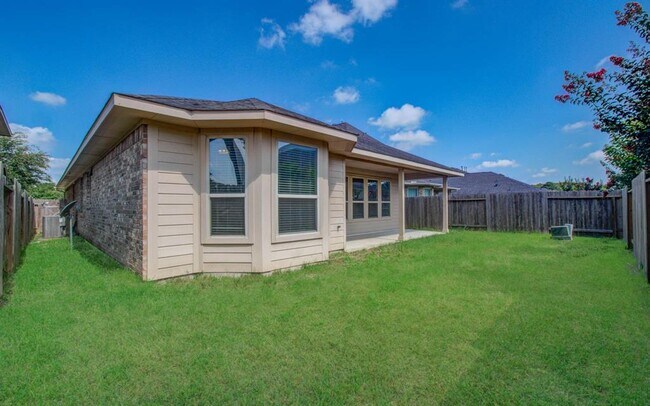 Building Photo - 15618 Whispering Green Dr