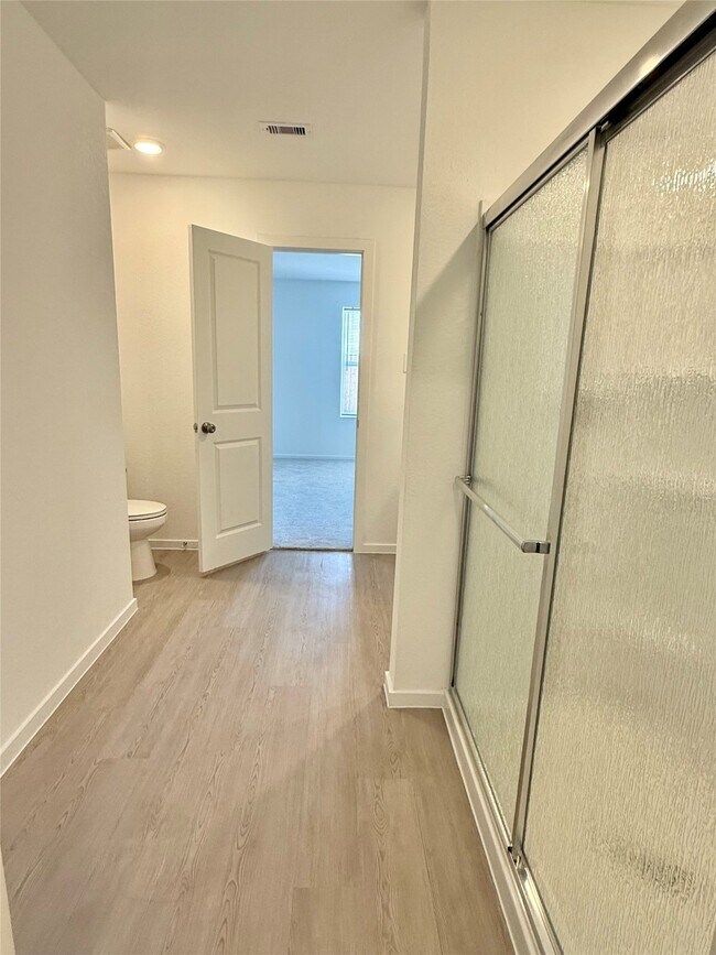 Building Photo - 16211 Rustic Pr Dr