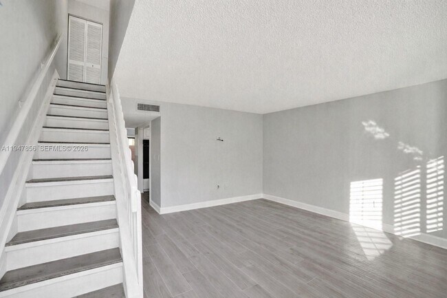 Building Photo - 10102 SW 77th Ct