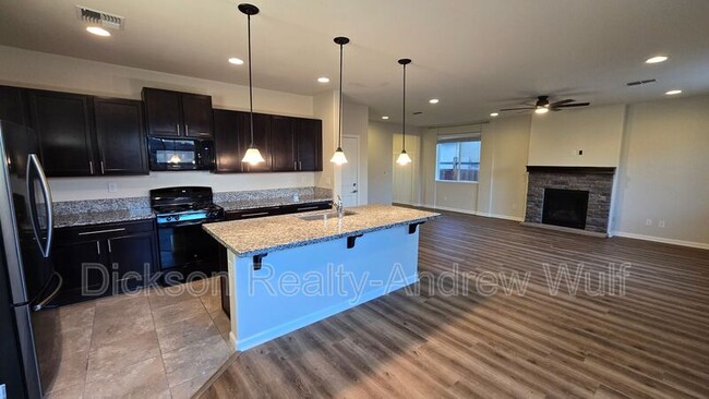 Building Photo - 7052 Diversey Dr