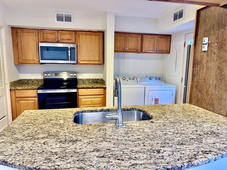 Building Photo - 100 Mathews Dr