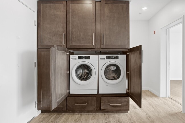 Building Photo - 19 Day St