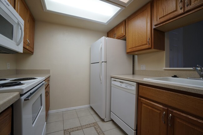 Building Photo - 844 Tenderfoot Hill Rd