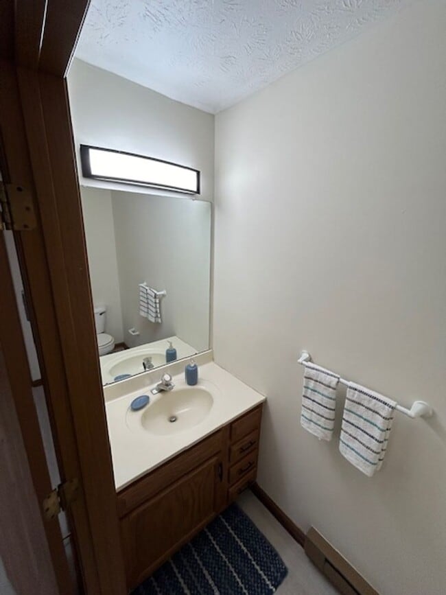 Building Photo - 1520 Hawk Cir
