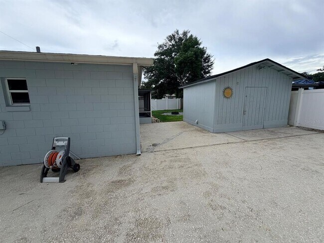 Building Photo - 2510 Sandalwood Dr