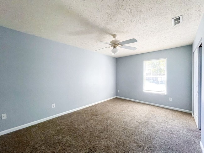 Building Photo - 4740 Kelvington Dr
