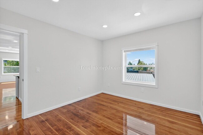 Building Photo - 4938 SE Foster Rd