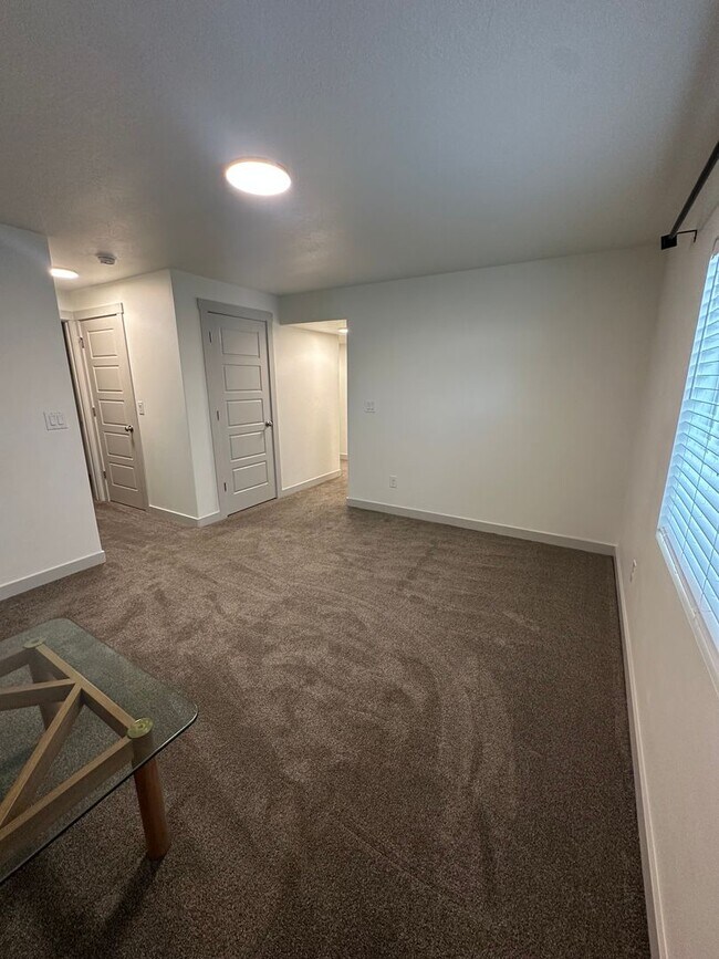 Building Photo - GORGEOUS Bountiful Home!!!