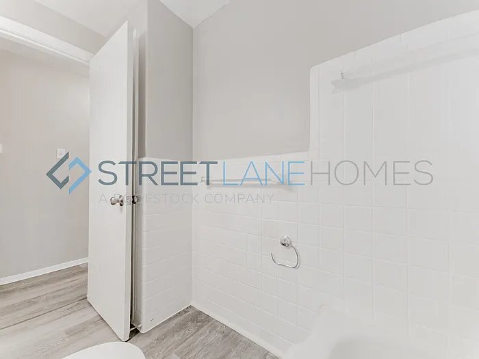 Building Photo - 431 N Dade Ave