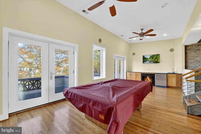 Building Photo - 1000 Park Rd NW