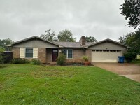 Building Photo - Coming Soon! 3 Bedroom 2 Bath in Whitehous...