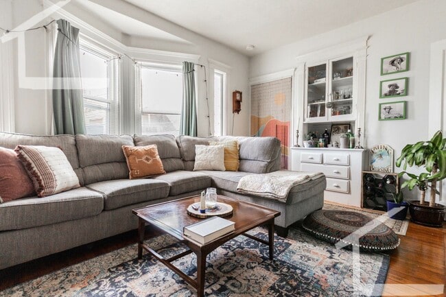 Building Photo - Greatly priced 3 bed in Brighton.. BRIGHTON!!!! This listing is in BRIGHTON!!