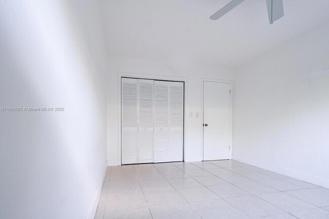 Building Photo - 2325 NE 191st St