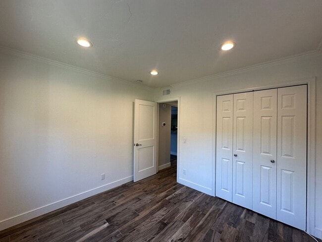 Building Photo - Stunning 4+3 pool home in Agoura Hills -Co...