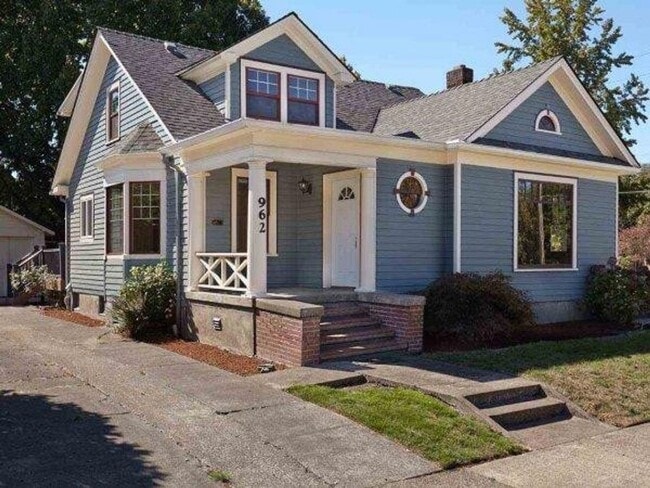 Primary Photo - 243 NW 10th St