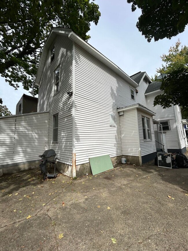 Building Photo - 659 Stuyvesant Ave
