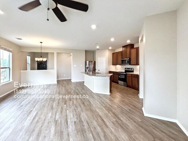 Building Photo - Beautiful 3-Bedroom Home with Fenced Yard ...