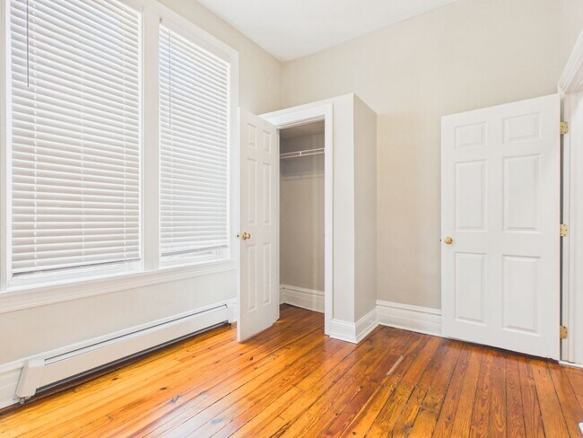 Building Photo - 206 Kelker St