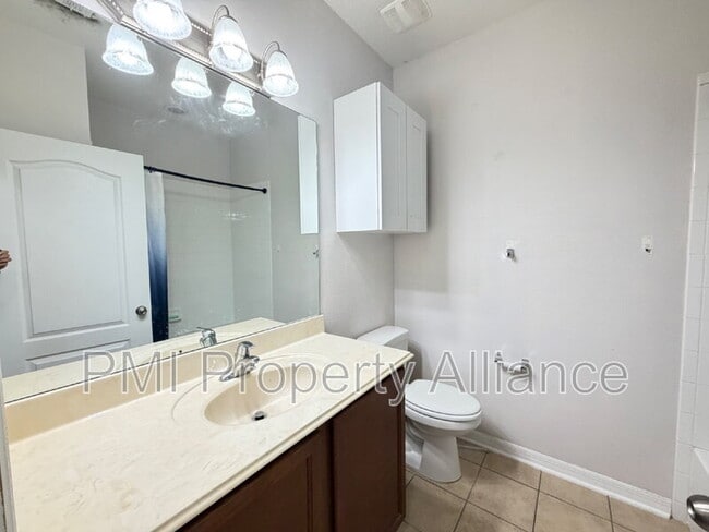 Building Photo - 12875 Emersondale Ave