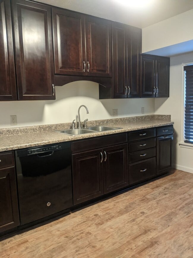 Building Photo - 2 Weeks Rent Free – Spacious 3 Bed / 2 Bath Ogden Home with Finished Basement