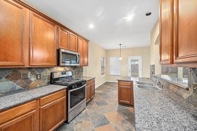 Building Photo - 10003 Lynette Falls Dr