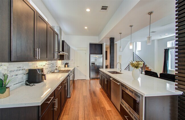 Building Photo - 4311 Marina St