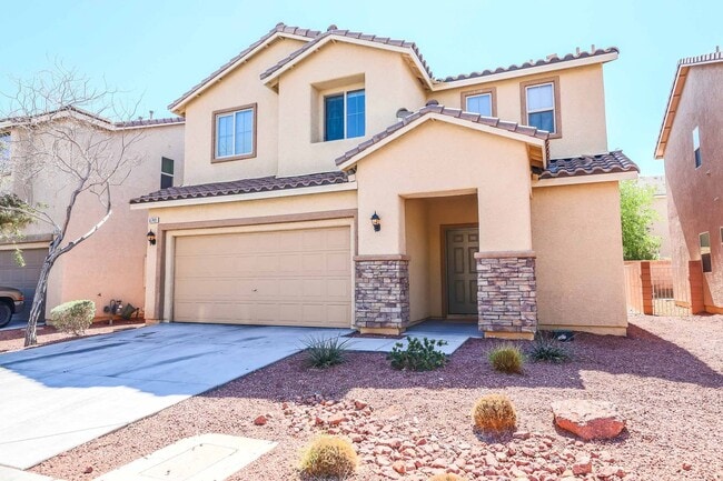Building Photo - Charming 4 Bedroom Home in Gated Community with Community Pool & Courtyard Entry!