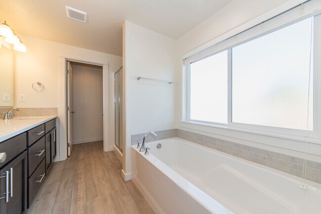 Building Photo - 10236 W Achillea St