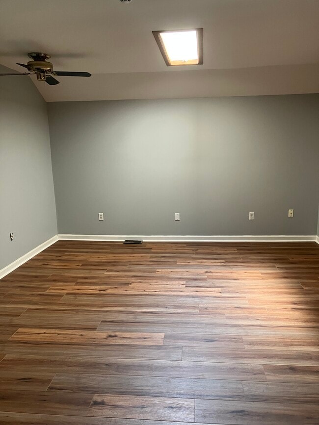 Building Photo - 13730 Plumbrook Rd