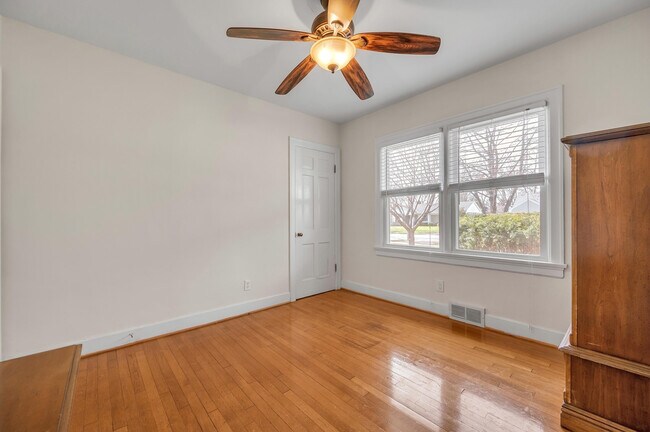 Building Photo - 538 Chinoe Rd