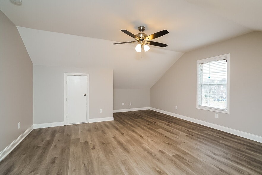 Building Photo - 505 Hopewood Ct