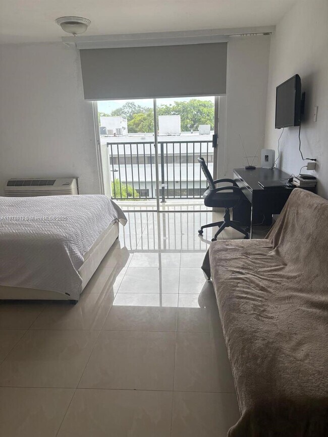 Building Photo - 16450 NW 2nd Ave