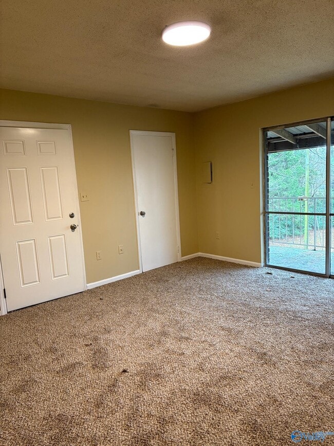 Building Photo - 4 Cloverleaf Dr