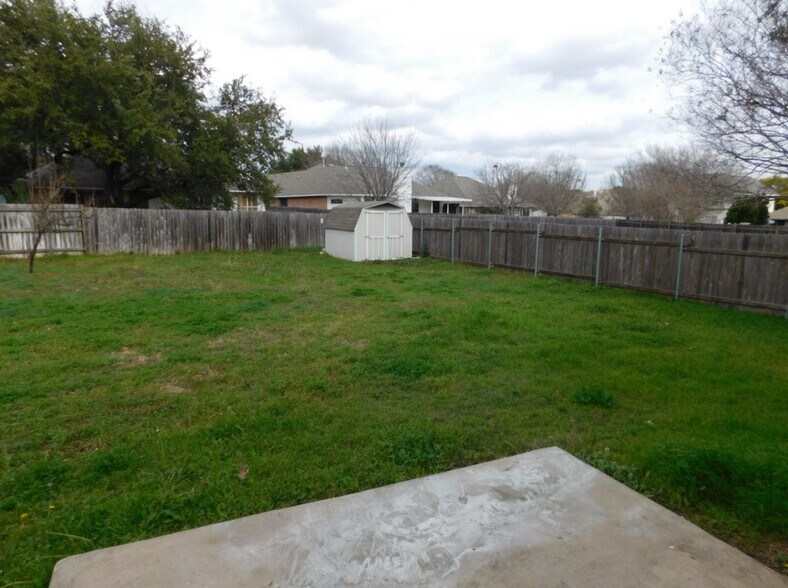 Building Photo - 703 Thrush Dr