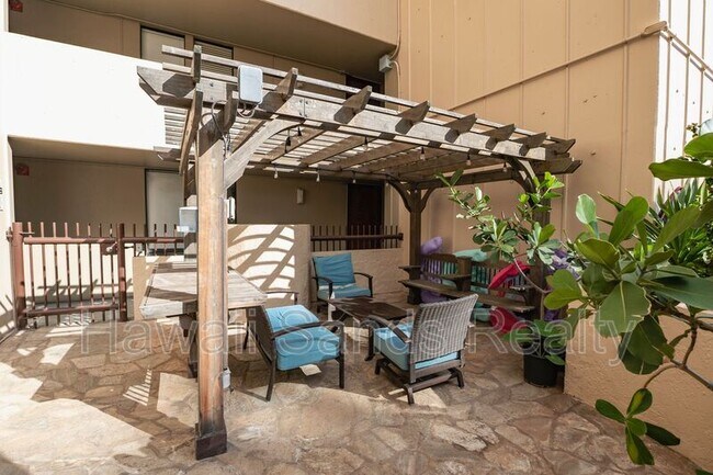 Building Photo - 320 Liliuokalani St