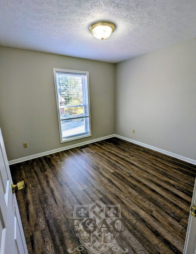 Building Photo - 1034 Brookview Dr