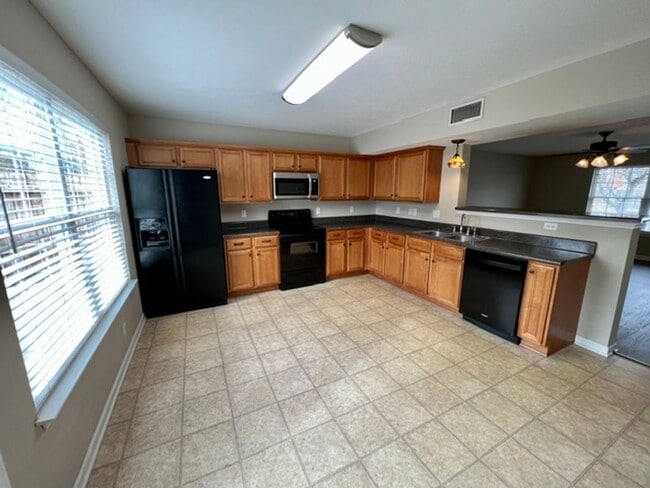 Building Photo - *END UNIT* 2 Bed, 2.5 Bath Townhome in The Cottages at Indian Park
