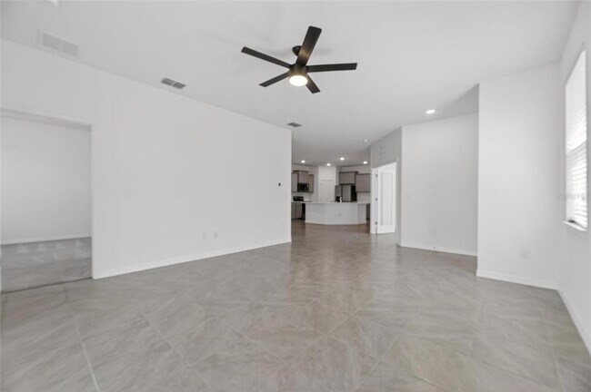 Building Photo - 2425 Bending Bonsai Dr