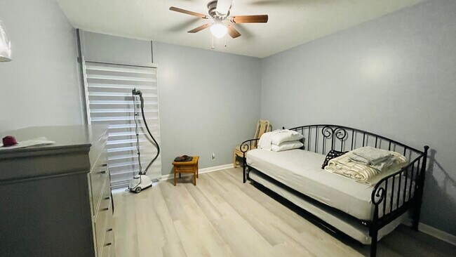 Building Photo - 11 Golfs Edge