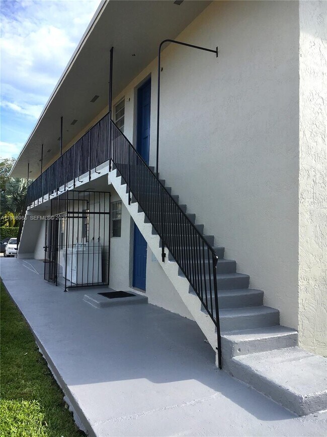 Building Photo - 50 W 31st St