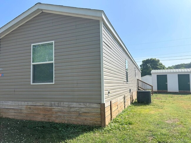 Building Photo - 575 Payne Creek